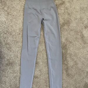 Alphalete Amplify Leggings in Storm Grey